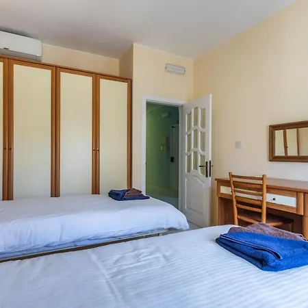 Apartment Duplex Penthouse With Terrace In Balluta Bay - Sleeps 6 *