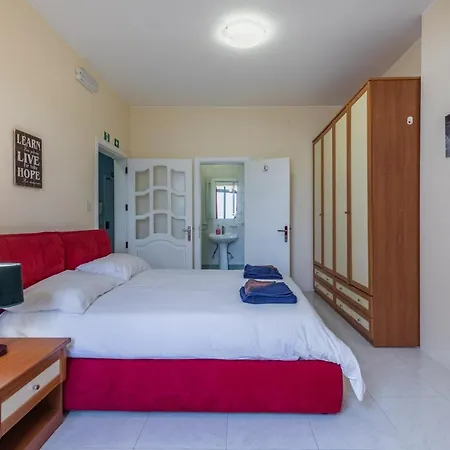 Duplex Penthouse With Terrace In Balluta Bay - Sleeps 6 * سليمة