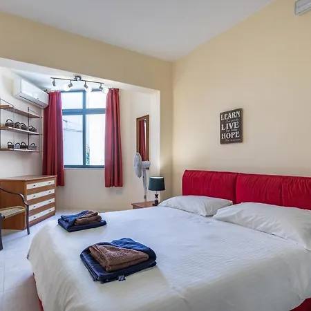Duplex Penthouse With Terrace In Balluta Bay - Sleeps 6 Appartement