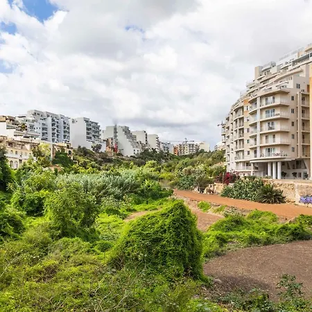 Duplex Penthouse With Terrace In Balluta Bay - Sleeps 6 Appartement