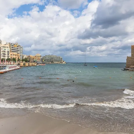 Fantastic 3 Bedroom Duplex Penthouse With Terrace *